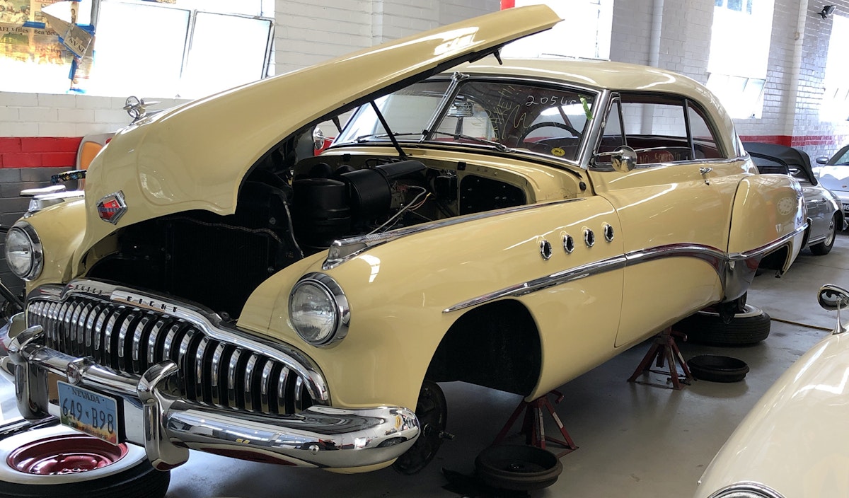1949 Buick Roadmaster - The buick dynaflow trans was the first to offer a torque converter transmission with advanced fluid couplings.